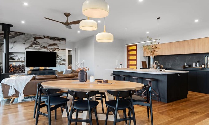 Booroobin Cabine | The Ridge at Maleny - The Deluxe Residence