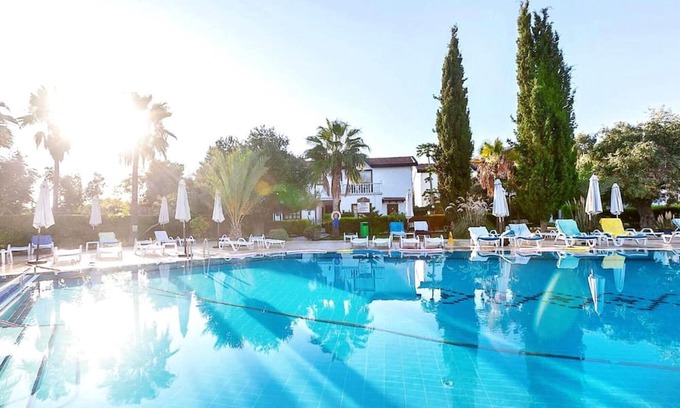 Zeytinlik Appartement | Flat w Pool and Balcony 4 min to Beach in Kyrenia