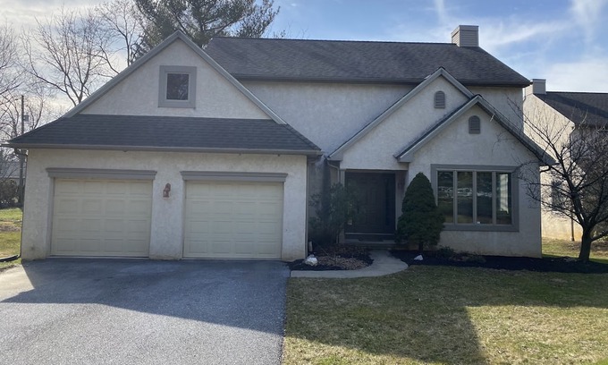 Rohrerstown Maison | Lancaster County Home Centrally Located
