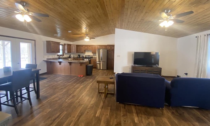 Washington County Cabine | Pet friendly, newly constructed cabin with modern amenities!