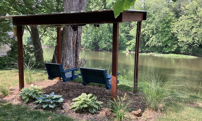 Grass Creek Maison | Riverfront house on the Tippecanoe River- Yogi’s Den - upper level