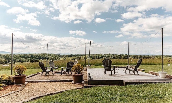 Staunton Maison | Ridgeview Retreat: Mountain Views and Pet Friendly