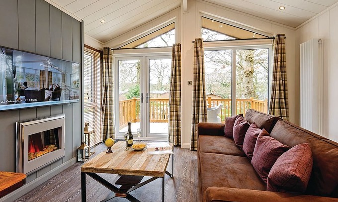 Holton Heath Cabine | 1 bedroom accommodation in Holton Heath