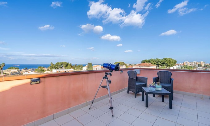 Tiche Appartement | Apartment 'Appartamento A Ficu Pala Siracusa' with Sea View, Wi-Fi and Air Conditioning