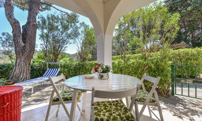Marmi Appartement | Holiday Apartment "Villetta Marmi" with Private Garden