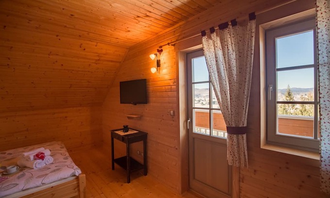 Ravna Gora Maison | Lovely holiday home in Ravna Gora with fireplace