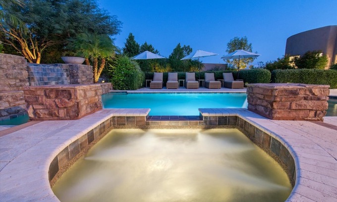 McDowell Acres Maison | Scottsdale Paradise- POOL, Spa, Pickleball/Basketball, Fire Pit & Great HIKING!