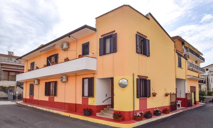 Campora San Giovanni Appartement | Enjoy a relaxing vacation in this bright and friendly apartment Campora San Giovanni.