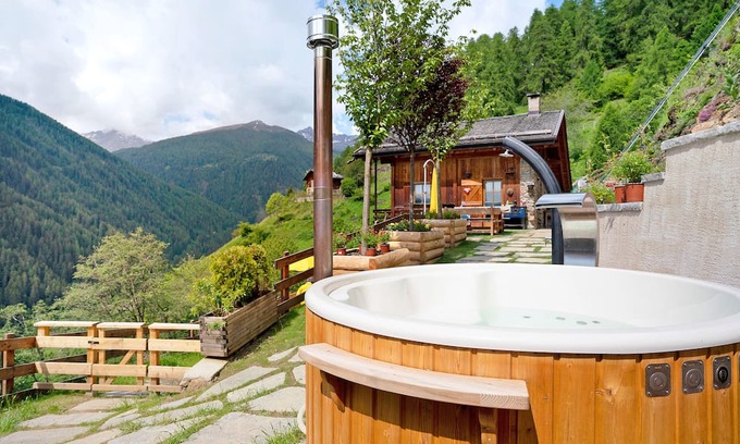 Rabbi Appartement | "Chalet Berghof Laret Arnica" with Whirpool and Wi-Fi