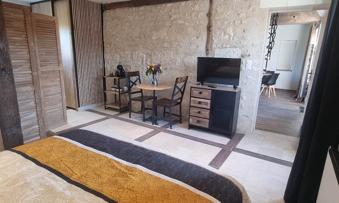 Orbigny Maison | Charming country gite near the BEAUVAL Zoo, close to numerous Châteaux.