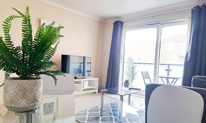 Wimbledon Appartement | Wimbledon Apartment - Fantastic One Bedroom Apartment in the centre of Wimbledon with free parking!