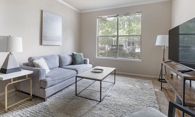 Collierville Appartement | Modern Apartment in Prime Location (ID5170X6)