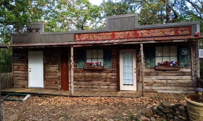 Canton Cabine | Lonesome Dove Near First Monday Trade Days