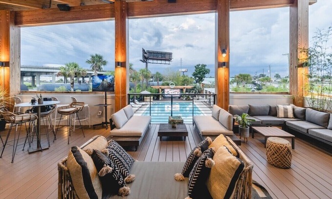 North Charleston Maison | Bird Song : Recently Renovated in Mixson!