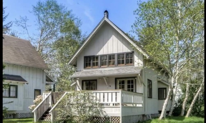 Yachats Cabine | River front cabin a quick walk to the ocean and downtown Yachats!