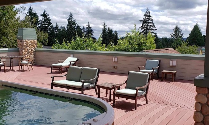 Bainbridge Island Copropriété | Walkable Location with Rooftop Deck and Sauna - Cascade