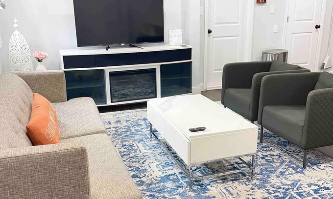 Elizabeth Appartement | Cozy 2BR Parking&Laundry near NYC Self Check-IN