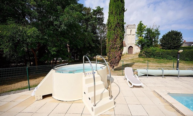 Ingrandes Chalet De Ski | Luxe Sanitary XL 6 Pers. Villatent at 4-star campsite Le Petit Trianon