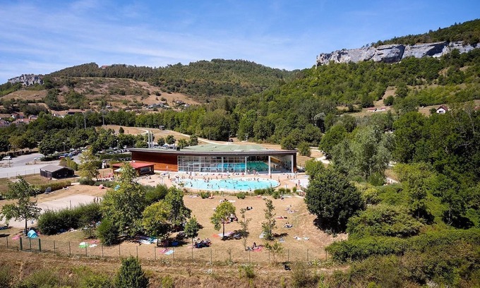 Ornans Chalet De Ski | Luxe Sanitary XL 6 Pers. Villatent at 4-star campsite La Roche d'Ully