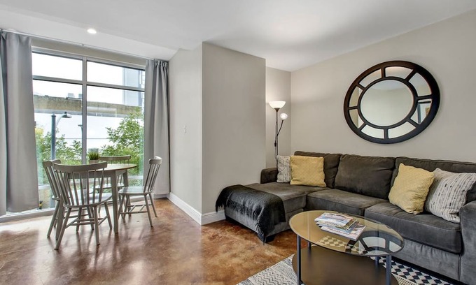 Civic District Appartement | The Littlefields by Lodgewell | Downtown Chic | A7