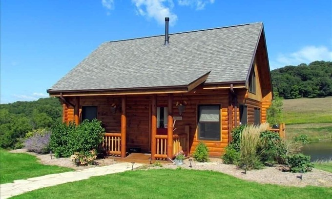 Dubuque Cabine | The Lorelei Cabins 'Not Just a Place, But an Experience!' The Edelweiss