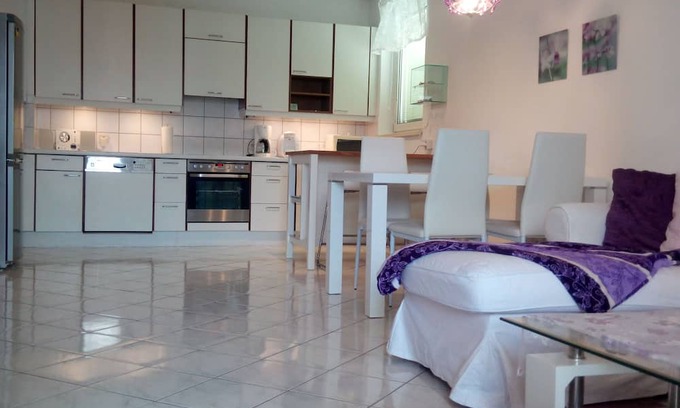 Wiener Neudorf Appartement | 90m2, TOP LOCATION, CLOSE TO VIENNA, QUIET, CLEAN, SECURE, CHEAP, SCS, WiFi