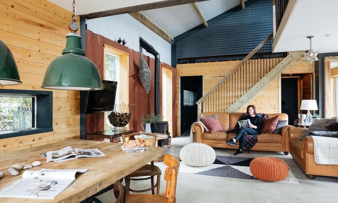 Ashford Maison | Unique Lodge with Industrial Designed Interior