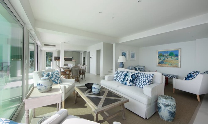 French Riviera Maison | Monaco Bay View villa with pool, sea views, secure parking for 3 cars, elevator.