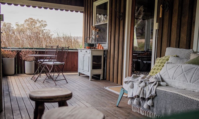 Tenterfield Cabine | Glenrock Gardens Rustic Cottage