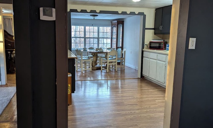 Poplar Bluff Maison | Charming Bungalow in lovely Poplar Bluff with WiFi