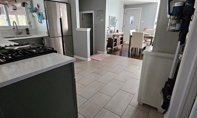 East Side Maison | Twin bed room , smart TV 32" with shared bathroom