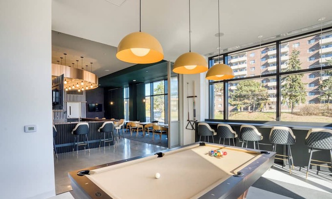 Industrial Park Appartement | Fully-furnished Bachelor/Studio near Cyrville LRT Train Station in Ottawa
