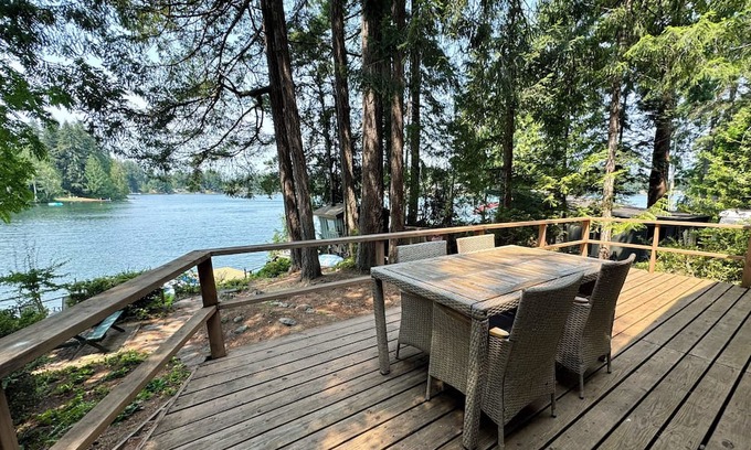 Shelton Cabine | Cozy 2-bedroom lakefront cabin with tranquil views