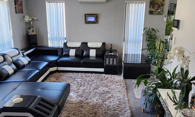 Mangere Lit Et Petit-Déjeuner | New Built Home, 5min. from Auckland International/Domestic Airport