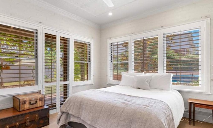 Bathurst Appartement | Cozy renovated studio/study in Grand home. Garden & pool access - 2 mins to CBD.