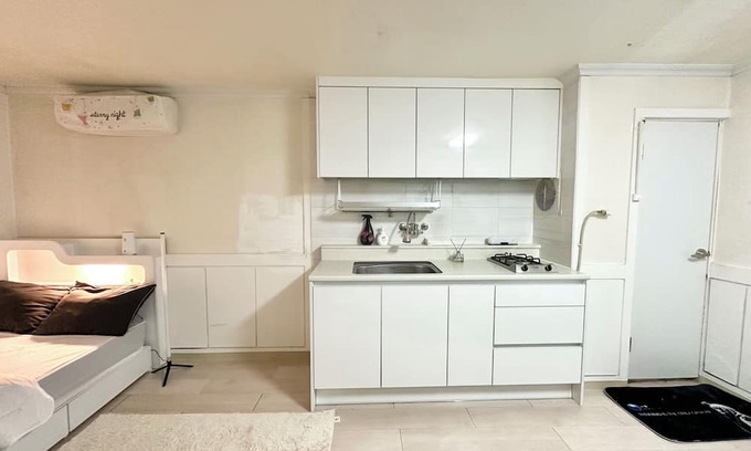 COEX Appartement | Cozy studio with WiFi in central Gangnam, Seoul