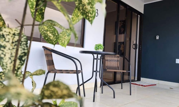 Penjamo Maison | Charming Tropical Noir, 2-bedroom house with AC, WiFi