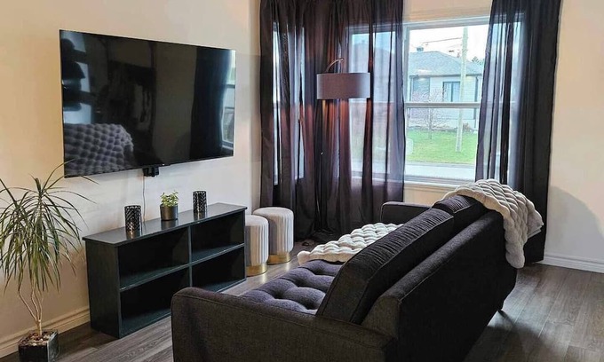 Saint-Elie-dʼOrford Maison | Comfort comes first.