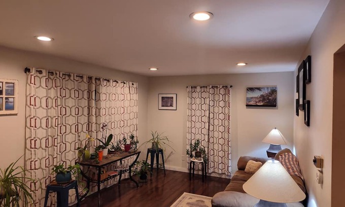 Crossroad Park Maison | Sweet 2-bedroom home with A/C and back deck w/dining area, gas grill & fire pit
