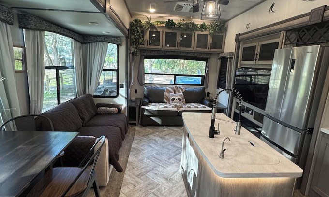Pierson Location De VR | Cozy campground in charming Pierson with AC, WiFi