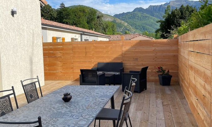 Chaum Maison | Holiday Home 'Momo' with Mountain View, Wi-Fi and Air Conditioning