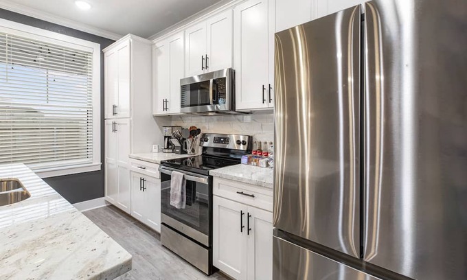 Harvey Hillsides Maison | Modern Townhome Near Texas A&M