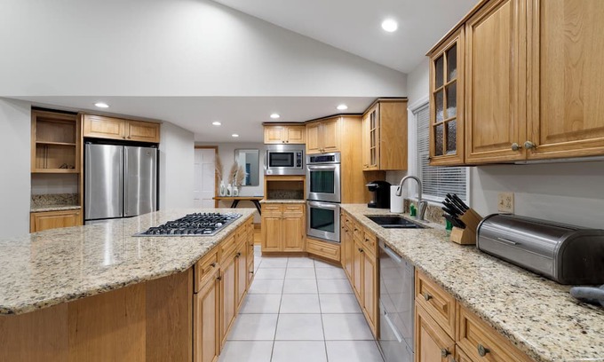Town of Ramapo Maison | Spacious w/ Huge Yard, Pool, Fire Pit & Billiards