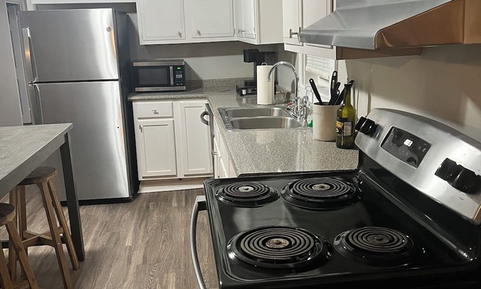 Collierville Maison | Collierville Cutie! Charming 3-bedroom /3 bath house, sleeps up to 9, spacious