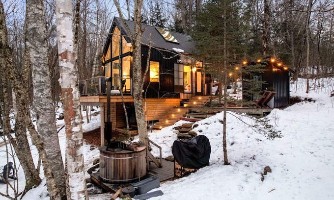 Hampstead Cabine | Secluded Lakefront Treetop Cabin with Nordic Spa