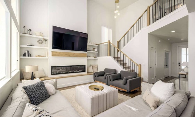 Provo Bay Maison | Lakeside Provo Getaway l Aero by Stay