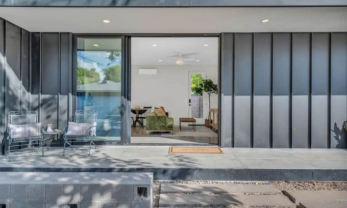 Alhambra Maison | The Phoenix Sanctuary Guesthouse - Saltwater Pool & Dog Friendly