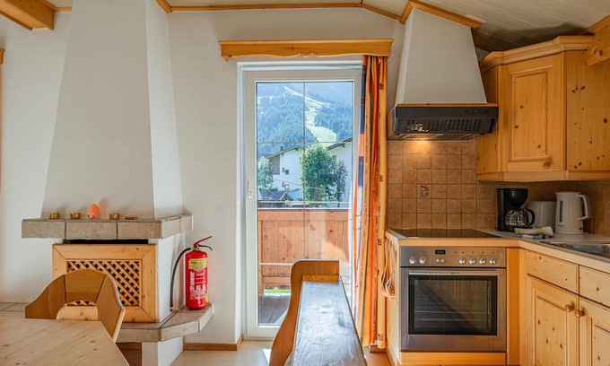Brixen im Thale Appartement | Cosy holiday flat with balcony