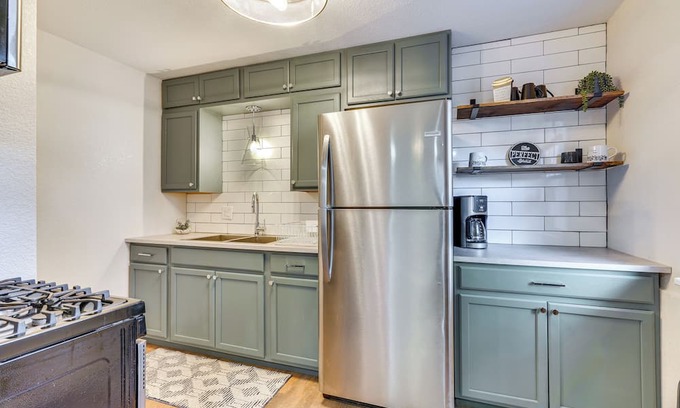 Pueblo Maison | 4 Mi to Dtwn: Cozy Home in Pueblo