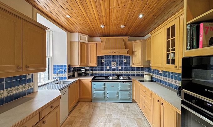 West Laroch Maison | Glenrigh House - Truly special home with beautiful gardens and church ruins.